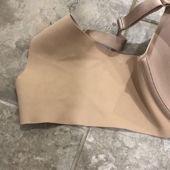 SOMA VANISHING BACK
Full Coverage Bra Size 42D - Picture 12 of 14